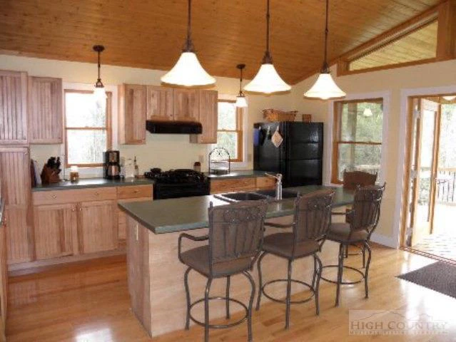 Image number 4 for the current listing