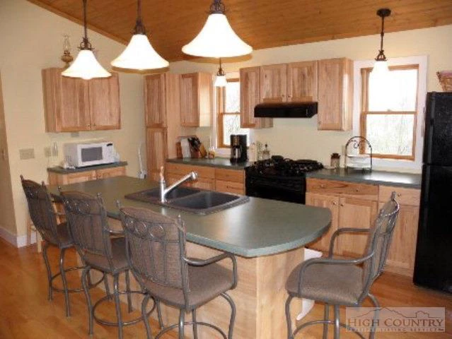 Image number 3 for the current listing
