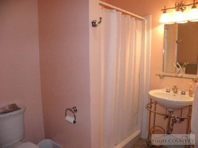 Image number 19 for the current listing
