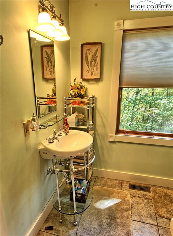 Image number 4 for the current listing