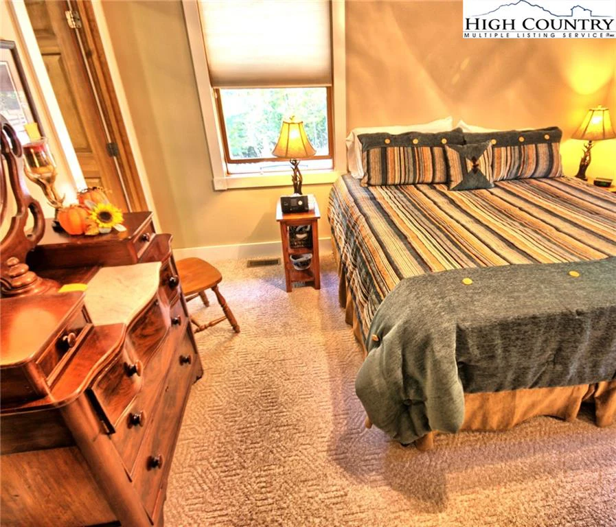 Image number 7 for the current listing