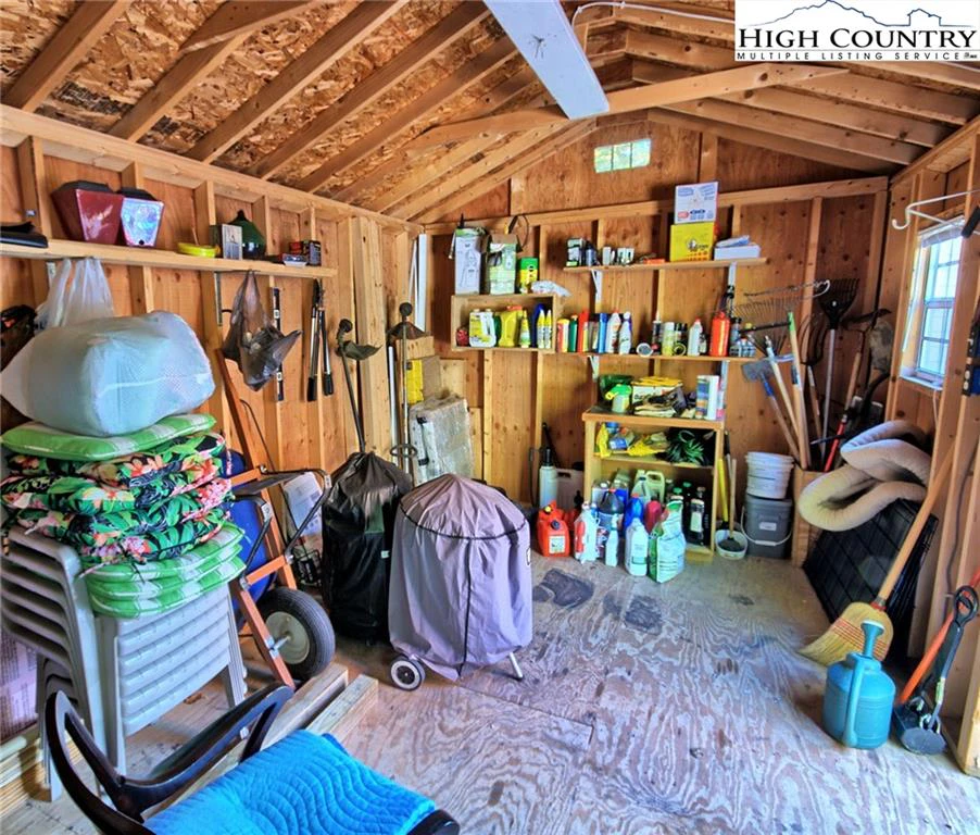 Image number 16 for the current listing