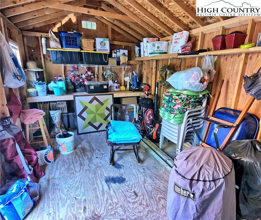 Image number 17 for the current listing