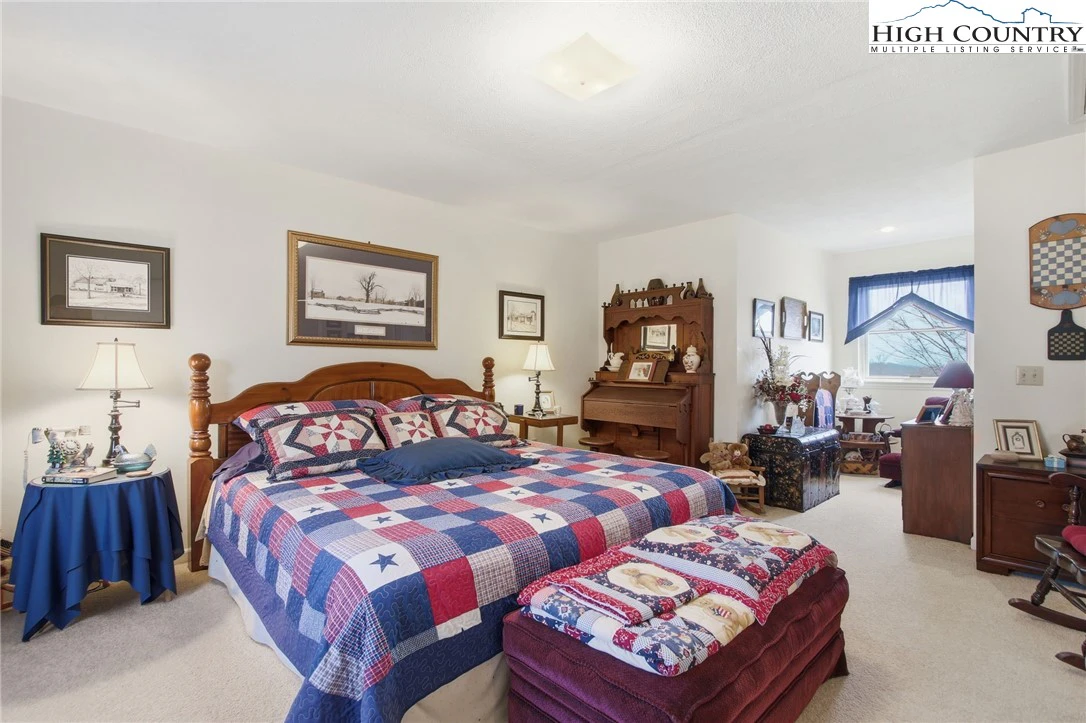 Image number 3 for the current listing