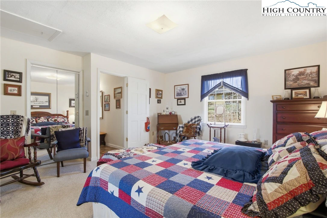 Image number 5 for the current listing