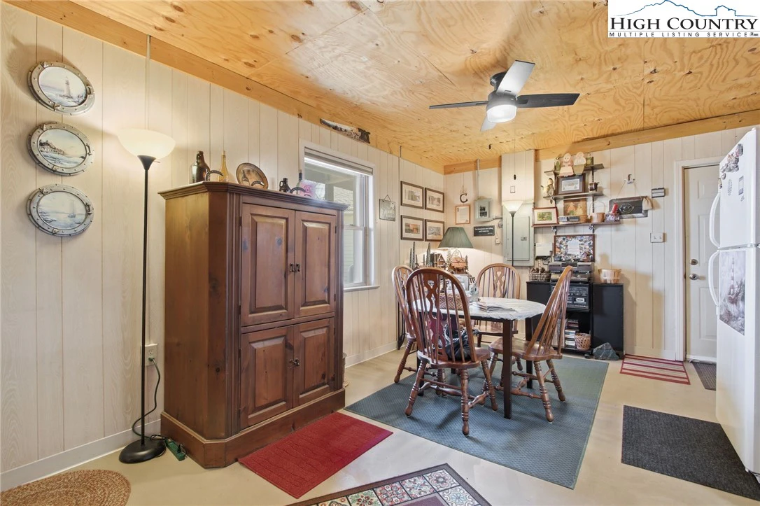 Image number 8 for the current listing