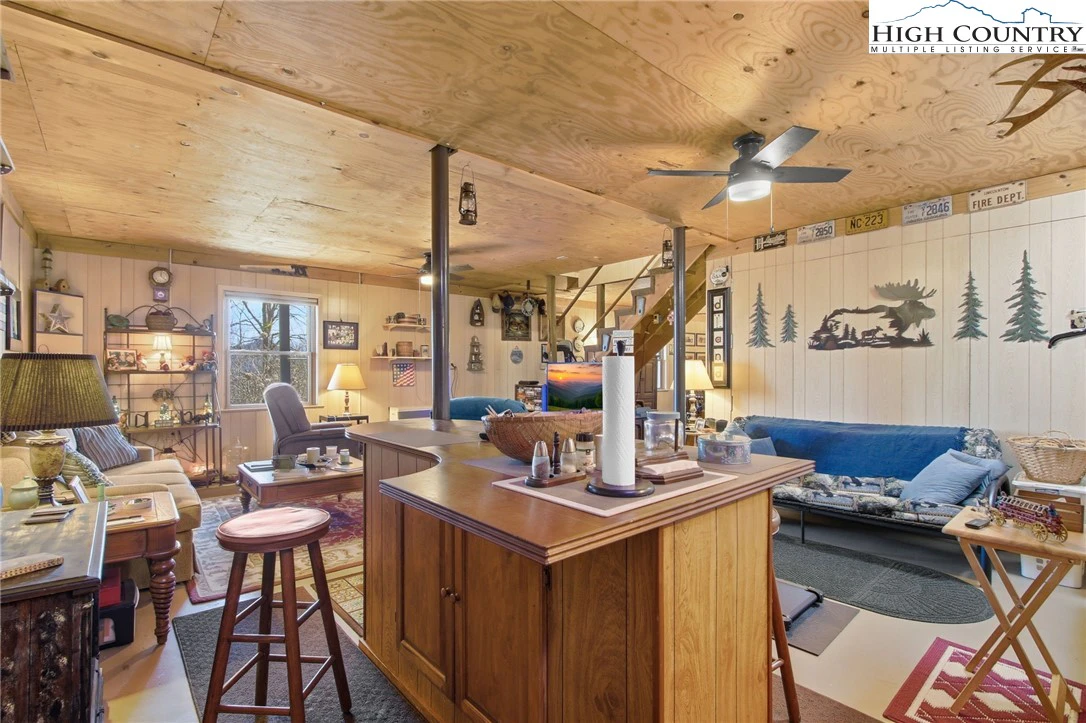 Image number 11 for the current listing