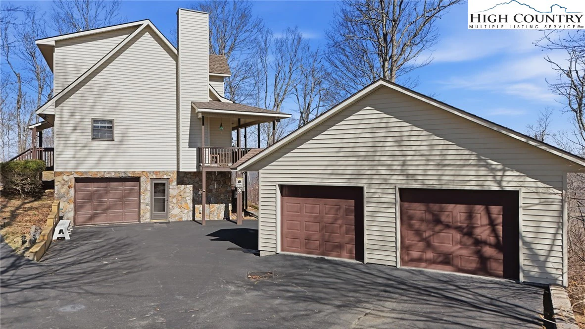 Image number 15 for the current listing