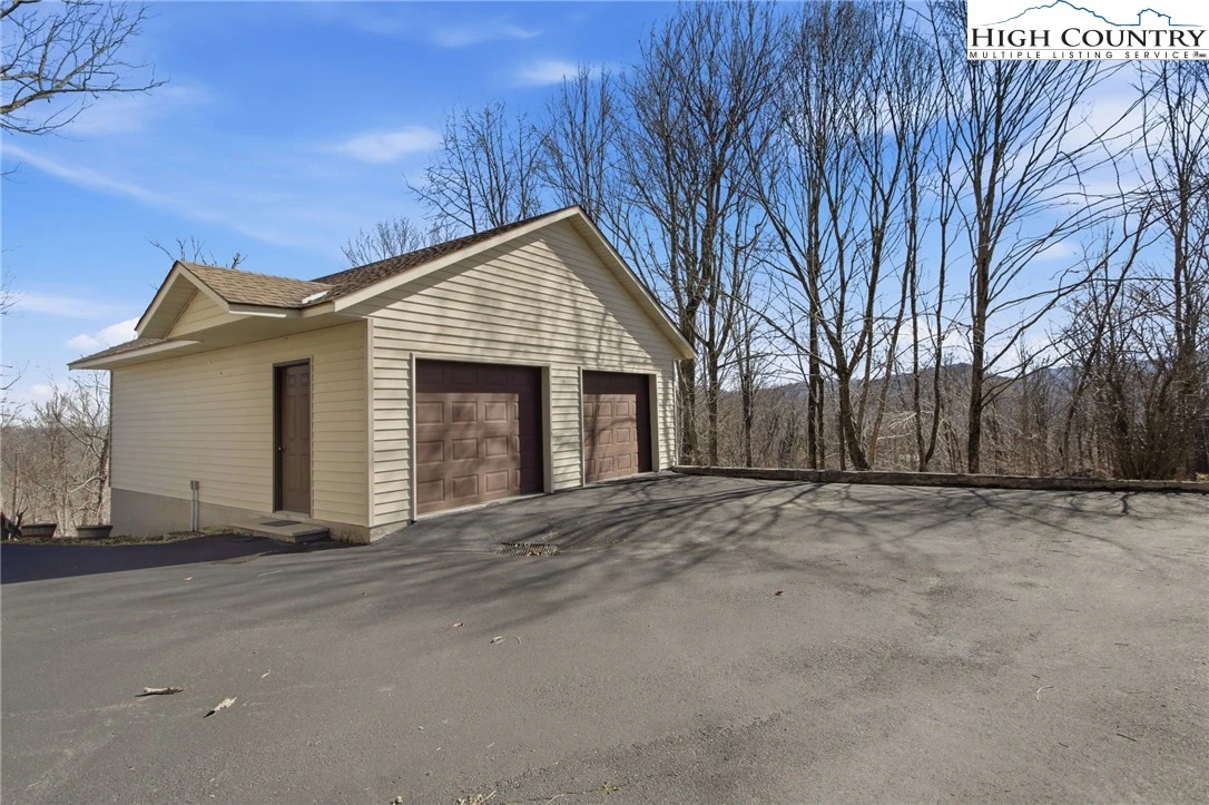 Image number 16 for the current listing