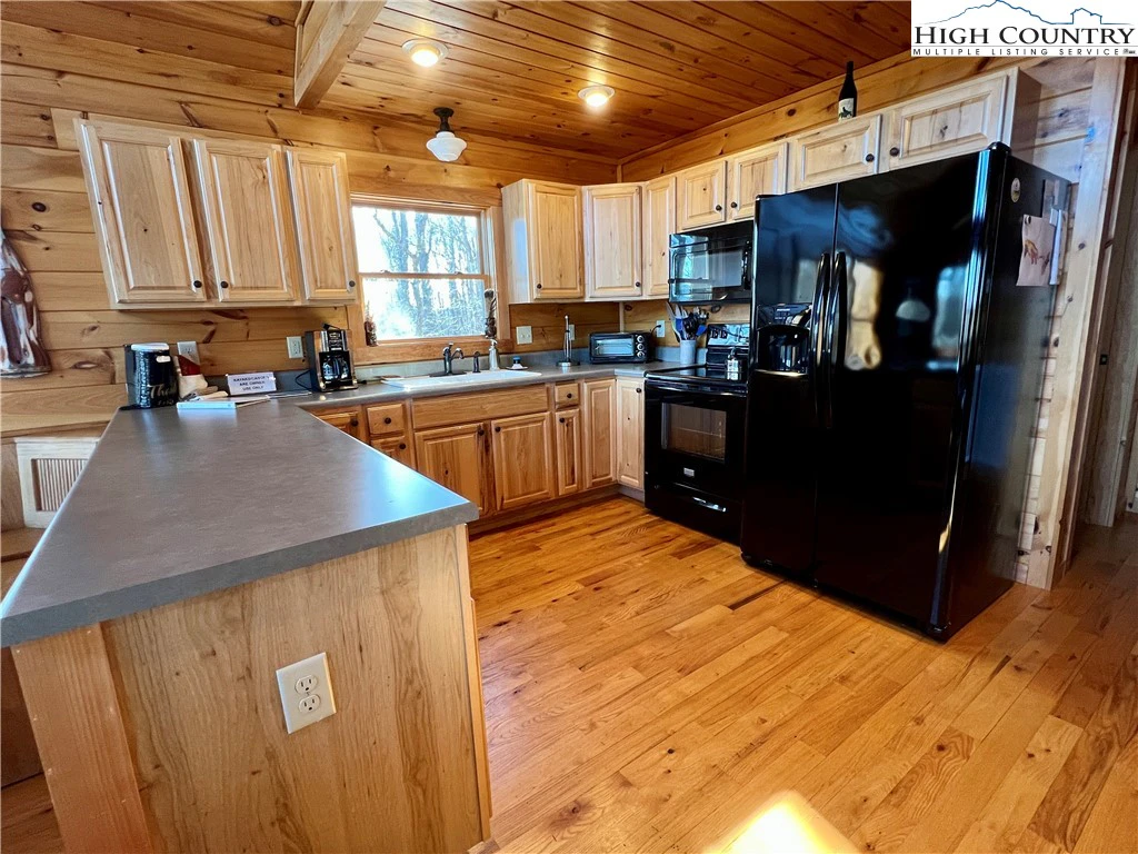 Image number 20 for the current listing