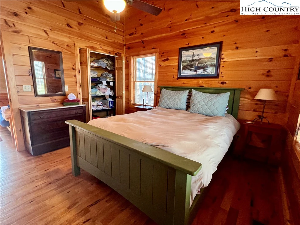 Image number 3 for the current listing
