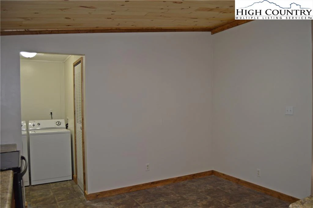 Image number 21 for the current listing