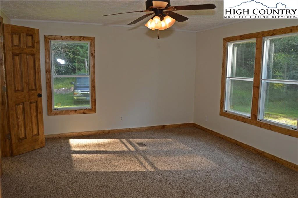 Image number 2 for the current listing
