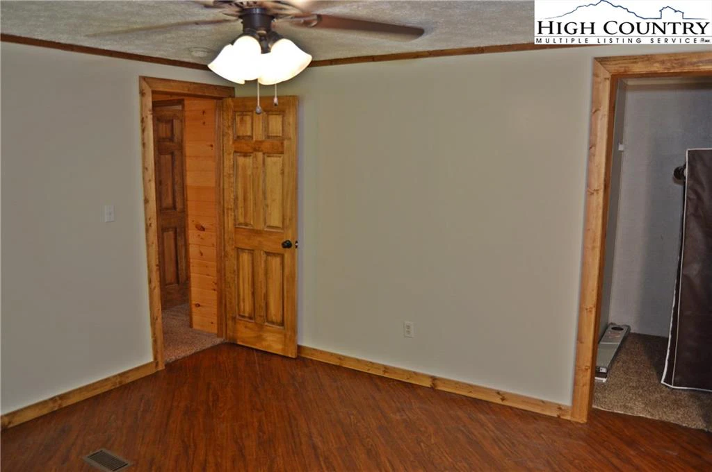 Image number 12 for the current listing