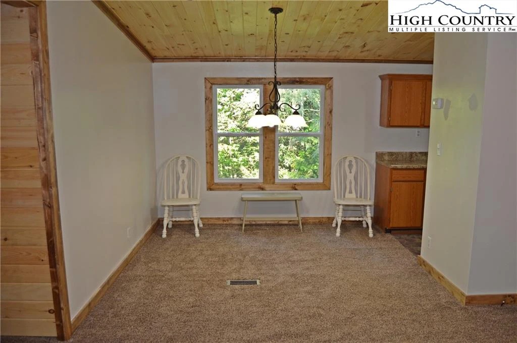 Image number 11 for the current listing