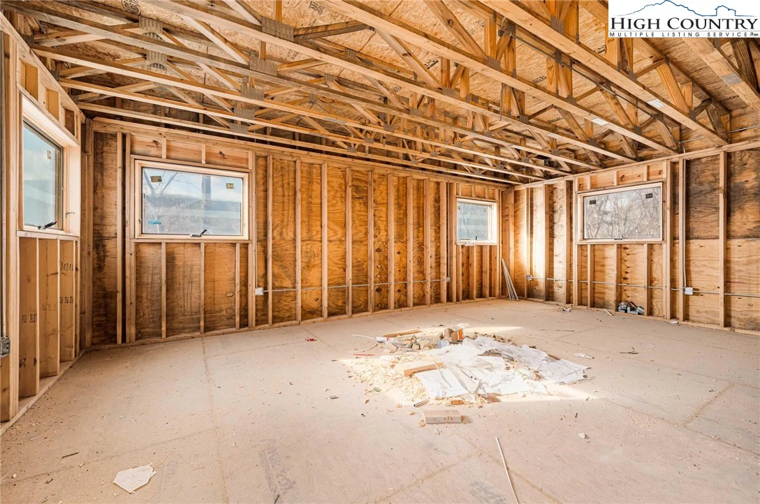 Image number 9 for the current listing