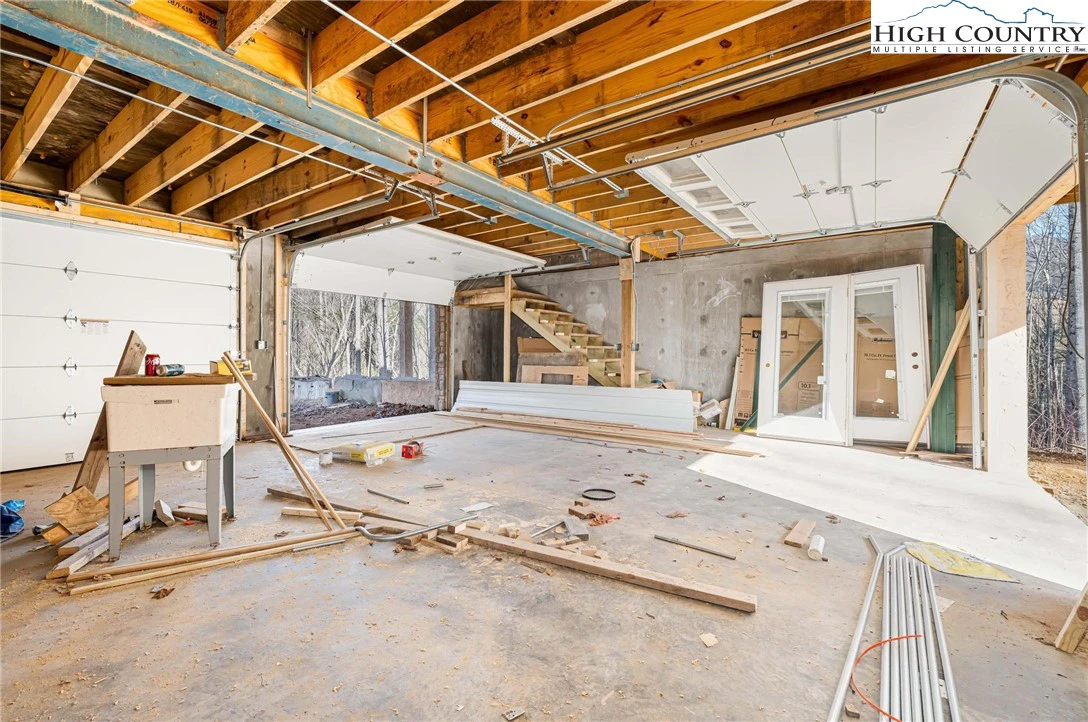 Image number 14 for the current listing