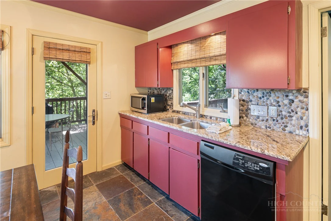 Image number 9 for the current listing