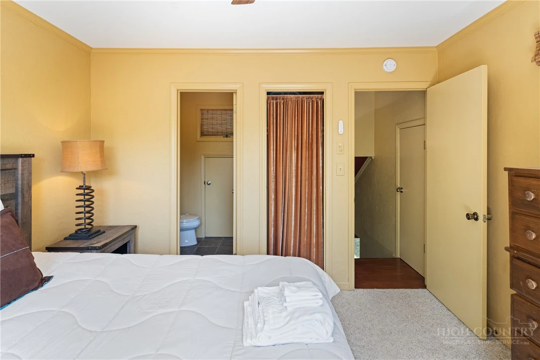 Image number 16 for the current listing