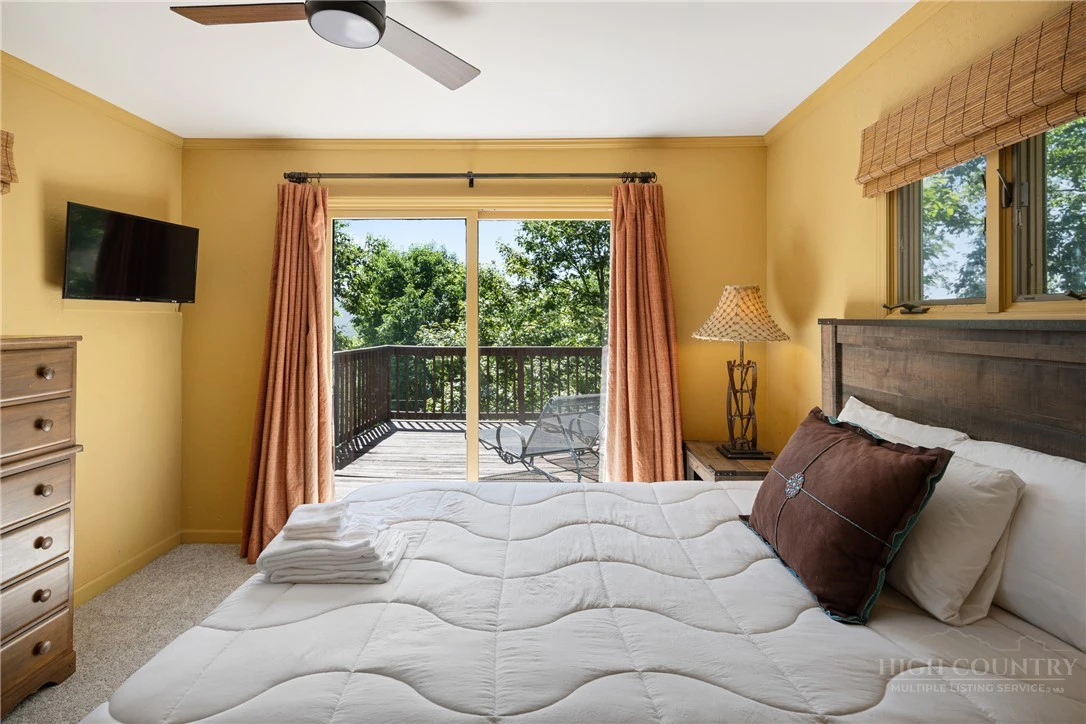 Image number 11 for the current listing