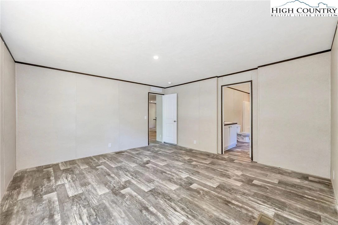 Image number 5 for the current listing