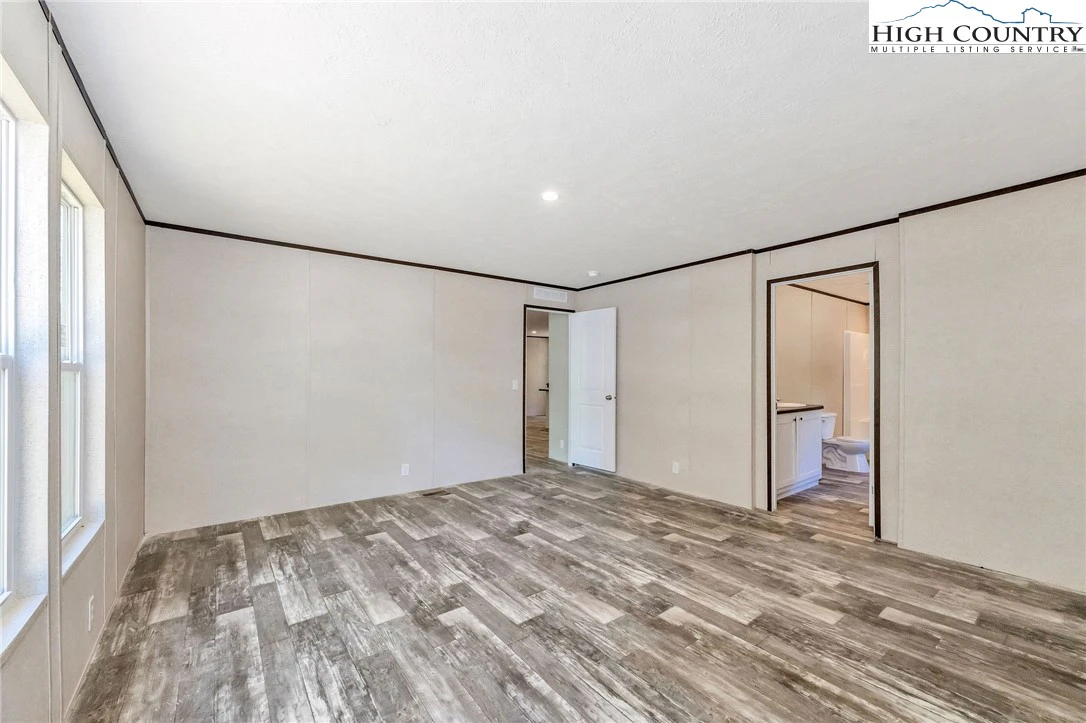 Image number 6 for the current listing