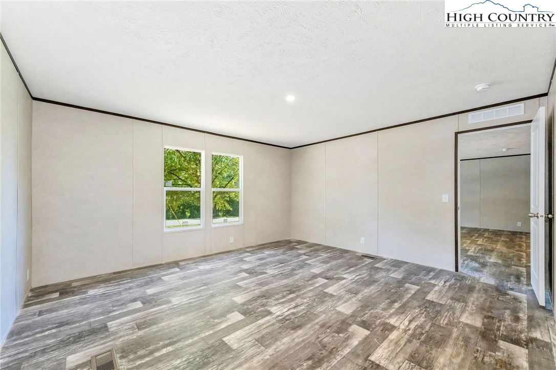 Image number 7 for the current listing
