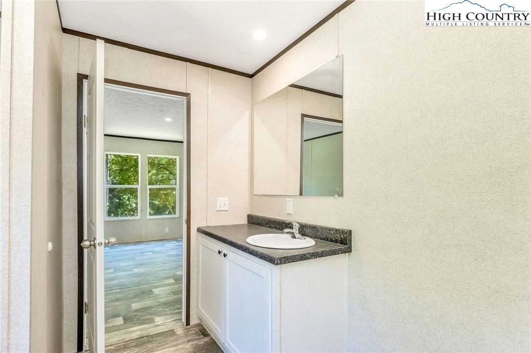 Image number 10 for the current listing
