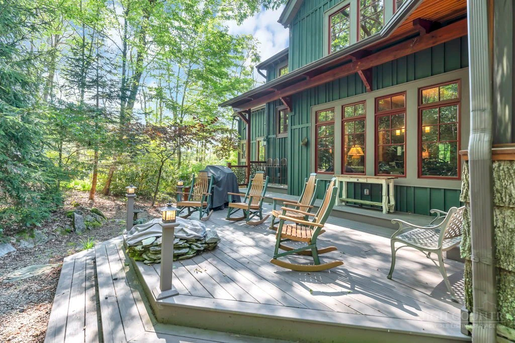 Image number 17 for the current listing