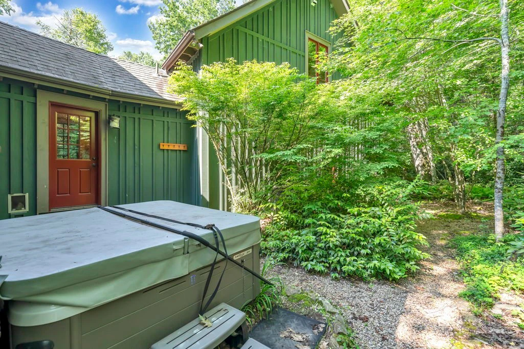 Image number 18 for the current listing