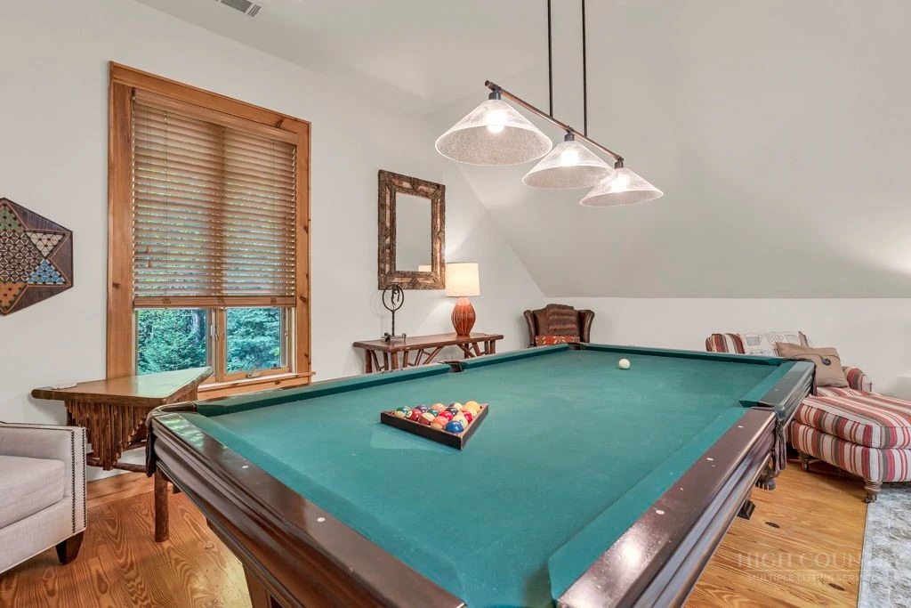 Image number 11 for the current listing