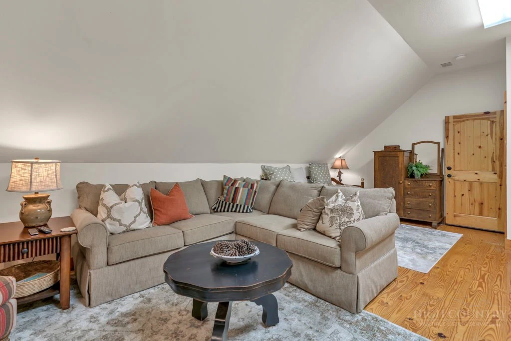 Image number 3 for the current listing