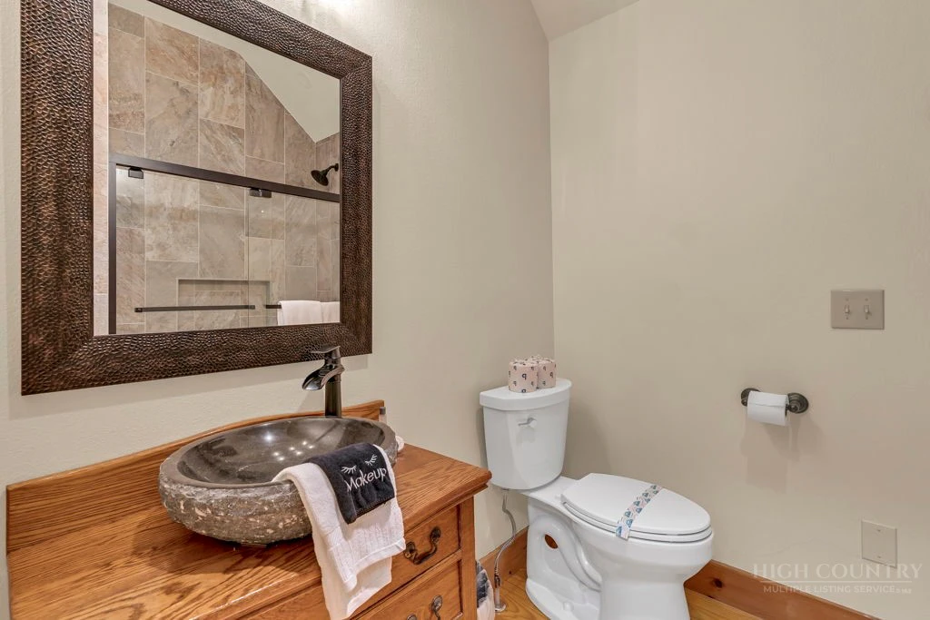 Image number 8 for the current listing