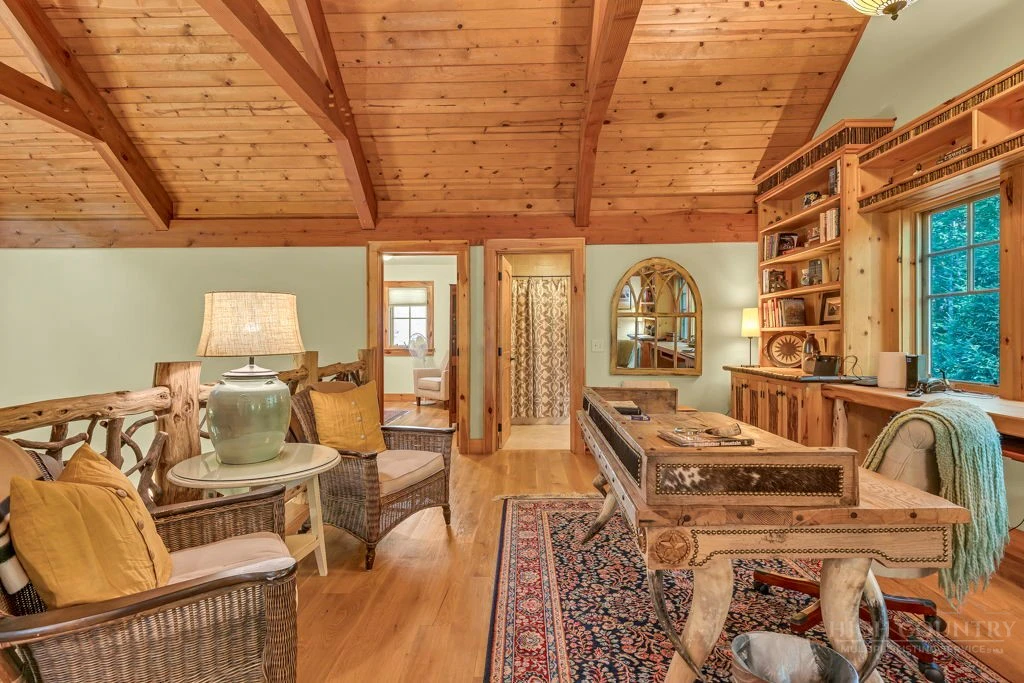 Image number 10 for the current listing