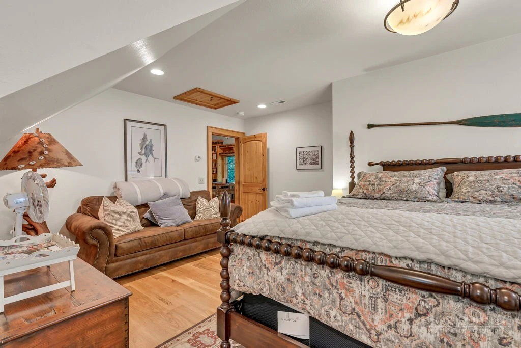 Image number 5 for the current listing