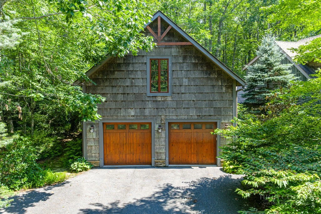 Image number 13 for the current listing