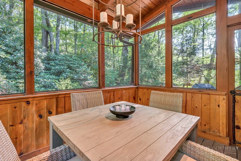 Image number 14 for the current listing