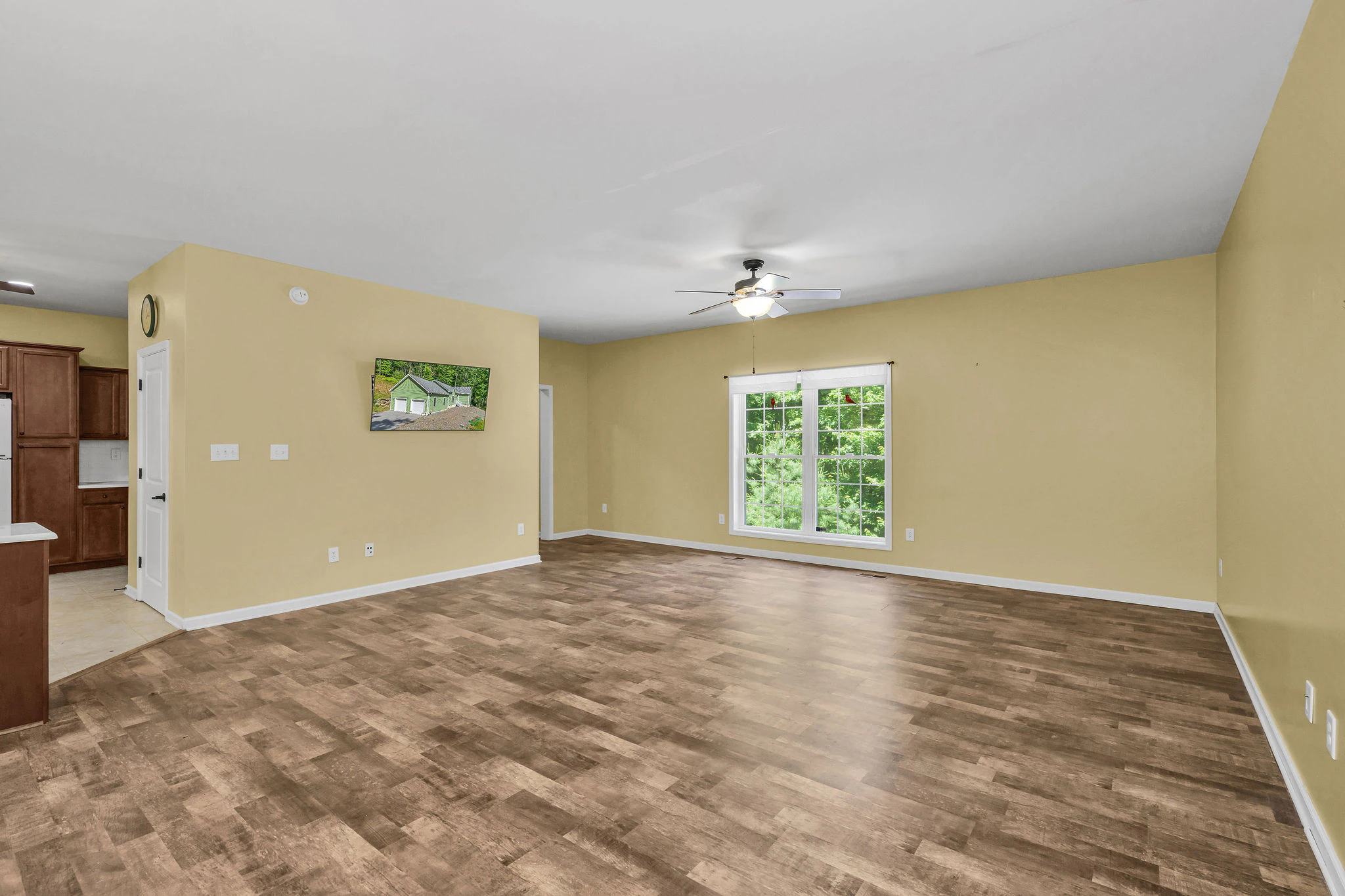 Image number 19 for the current listing