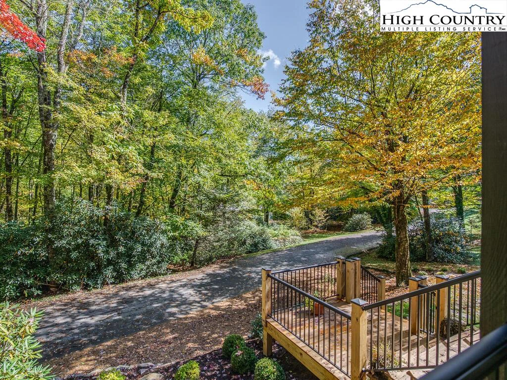 Image number 4 for the current listing
