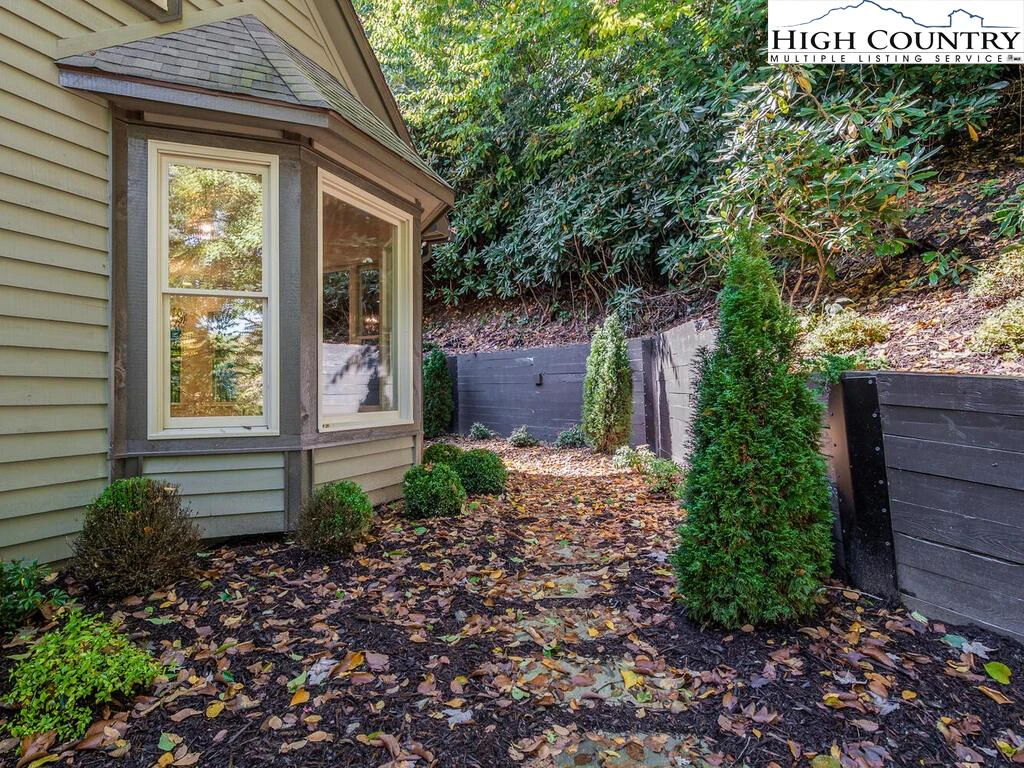 Image number 6 for the current listing