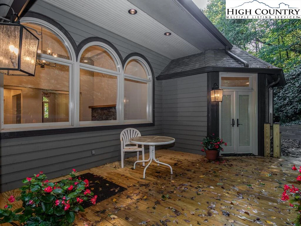 Image number 8 for the current listing