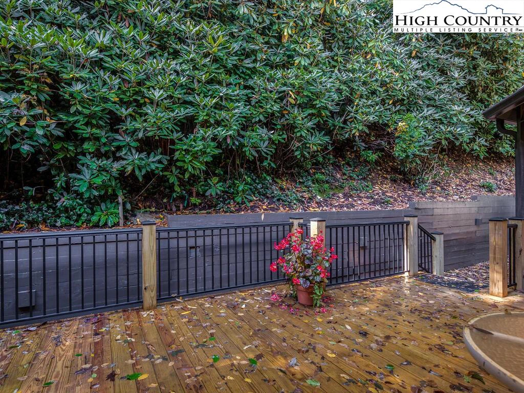 Image number 9 for the current listing