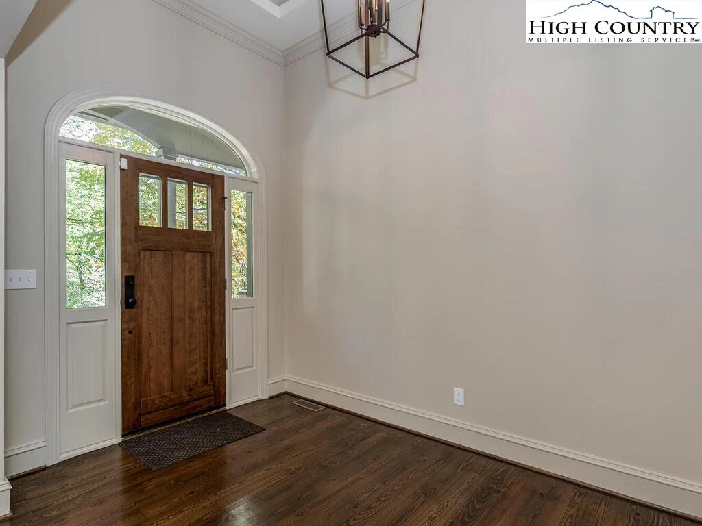 Image number 2 for the current listing