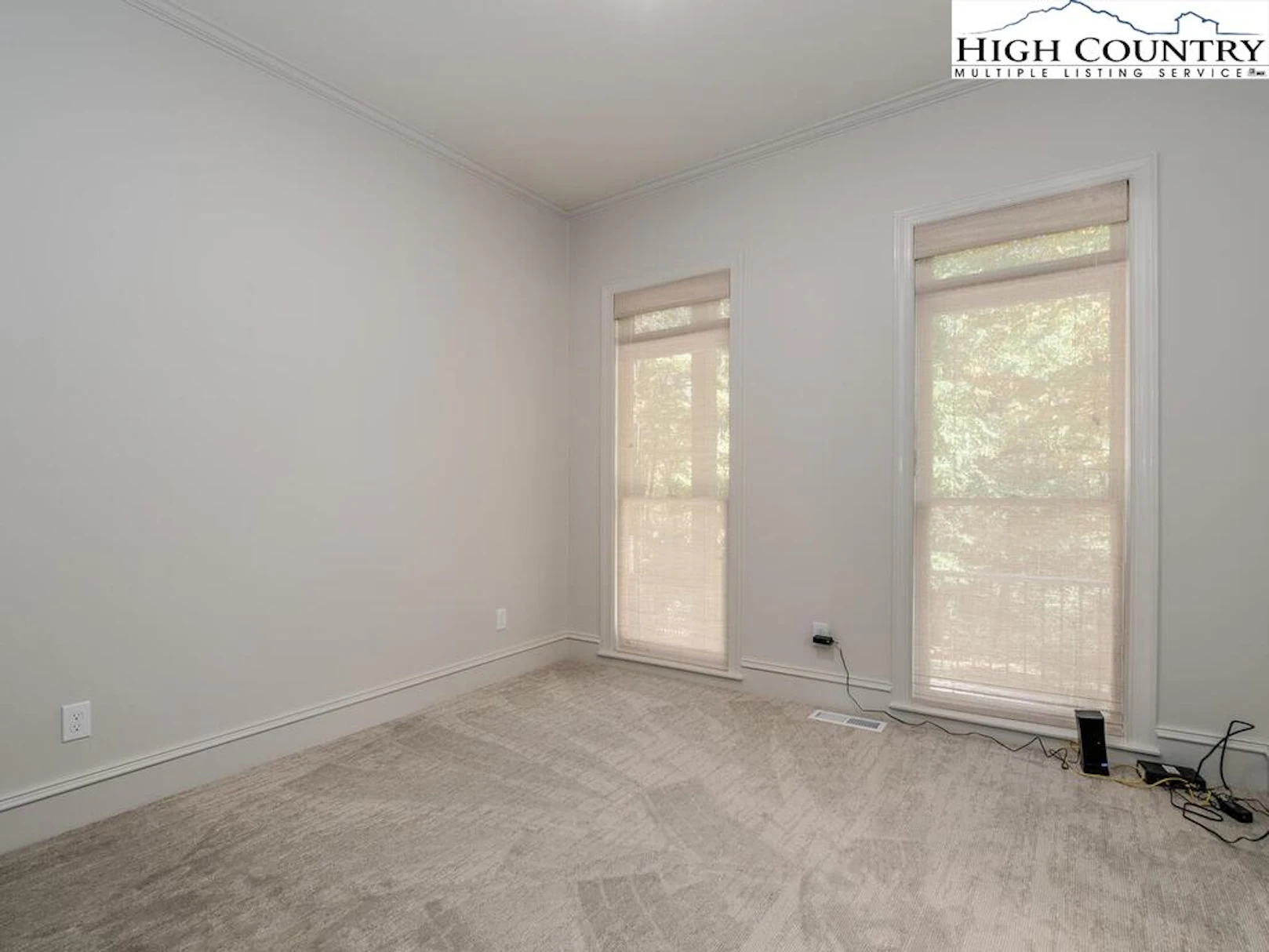 Image number 15 for the current listing