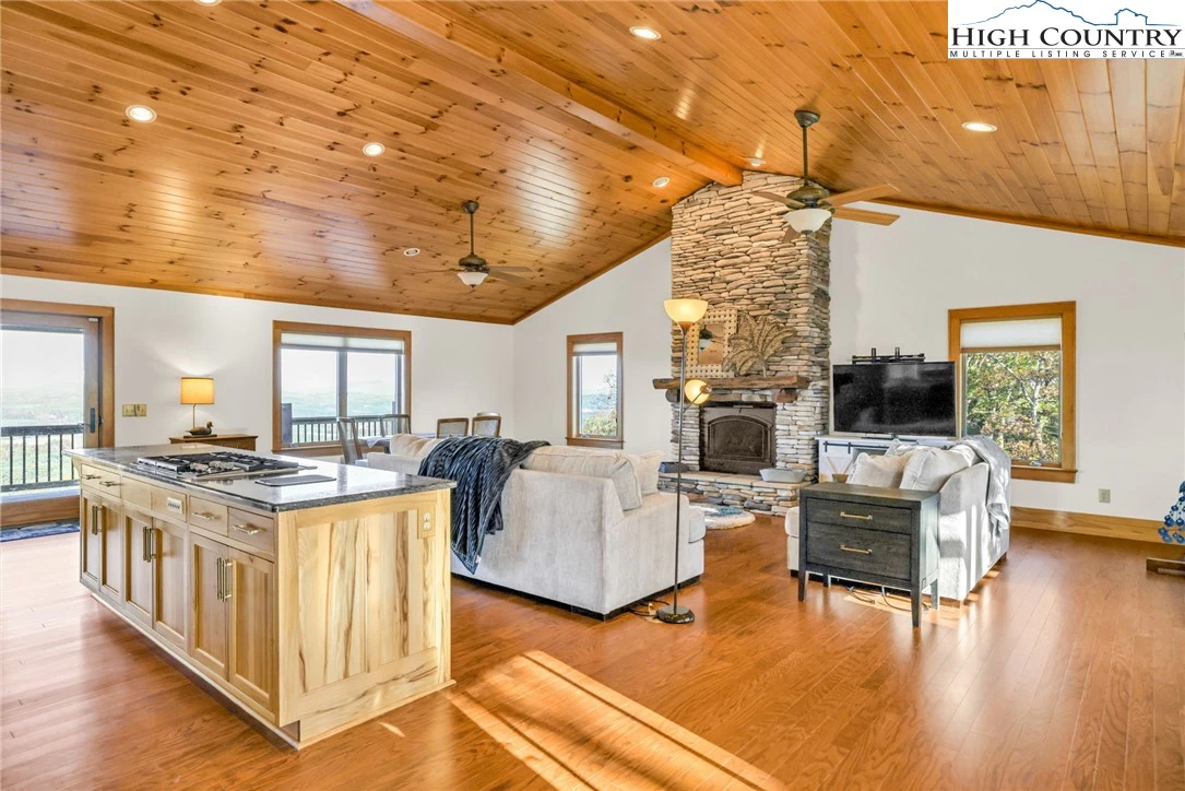 Image number 4 for the current listing