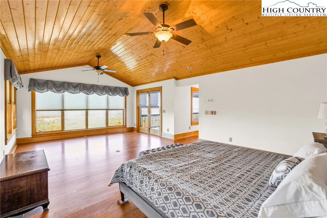 Image number 5 for the current listing