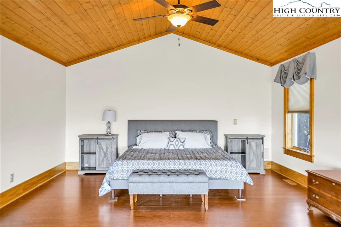 Image number 6 for the current listing