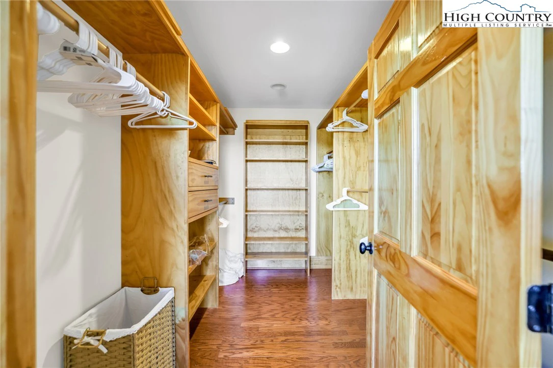 Image number 7 for the current listing