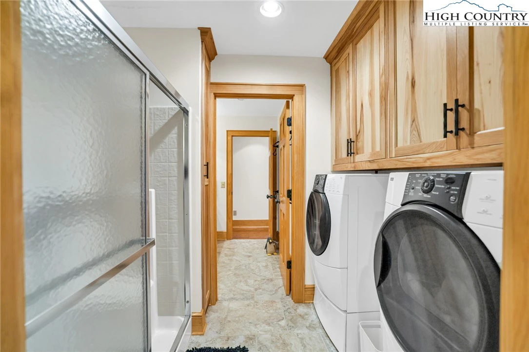 Image number 8 for the current listing