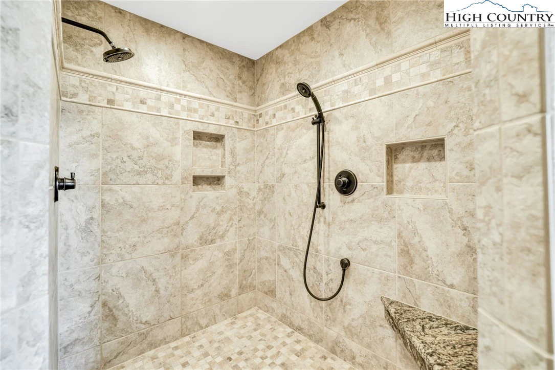 Image number 9 for the current listing